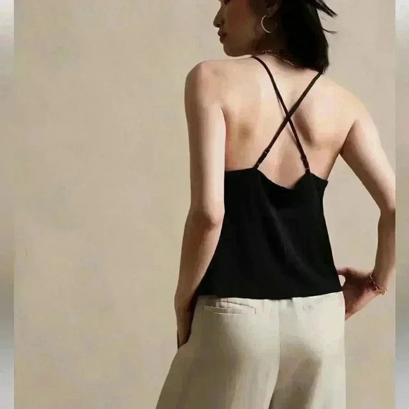 Banana Republic TWIST-FRONT CREPE CAMISOLE - Picture 2 of 3